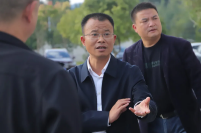 新晃縣委常委、縣委政法委書記楊海濱到我校視察、指導(dǎo)學(xué)校工作