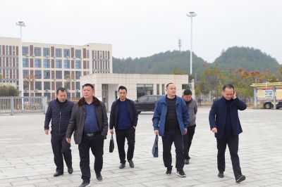 平安建設(shè)迎驗(yàn)收，平安和諧滿校園——我校迎接“懷化市平安建設(shè)示范?！痹u(píng)估驗(yàn)收